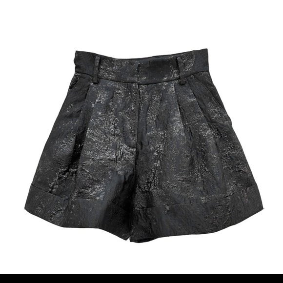 Pleated wide leg shorts for women